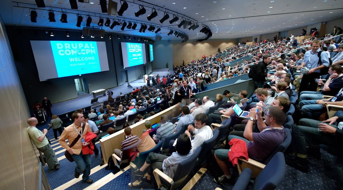 drupalcon-cph2010-auditorium-welcome.jpg